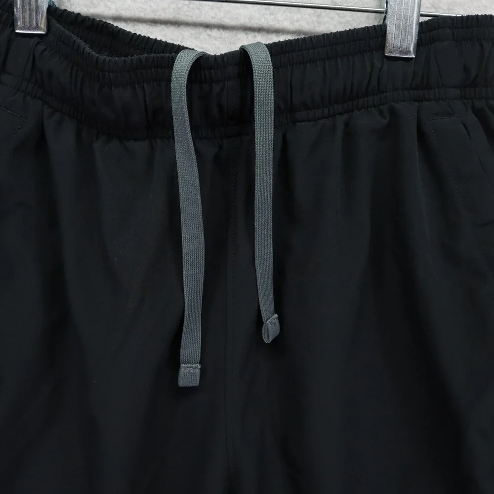 Under Armour Shorts Mens Small Loose Activewear Gym Training Athletic Black Gray